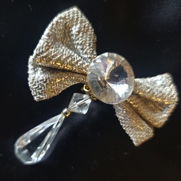 Stunning Bowtie Silver Fabric Chandelier-Drop Clip Earrings Bridal Evening - Picture 2 of 3